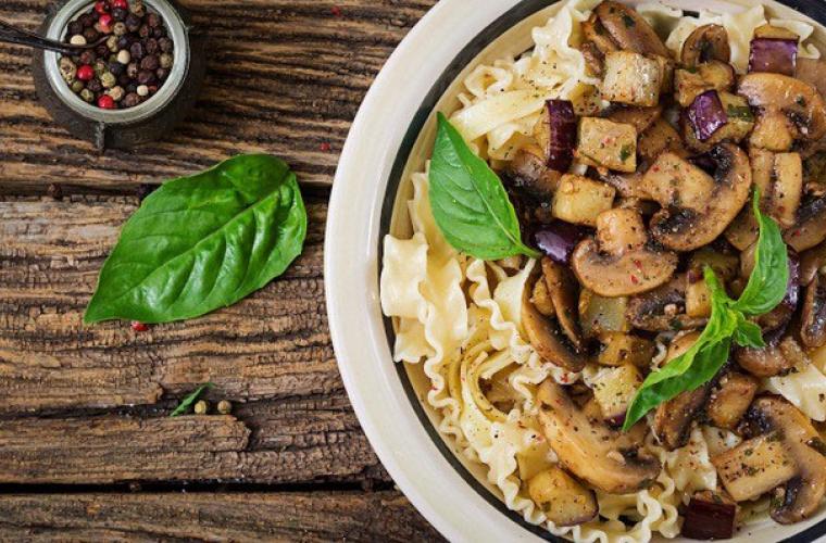 Pasta with fresh mushrooms