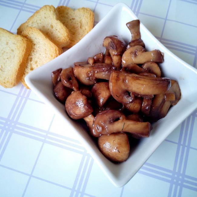 Toasted ciabatta with herb butter and shiitakes